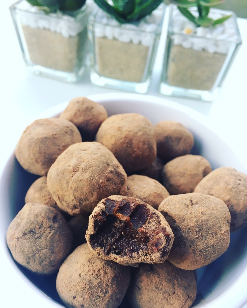 RawVegan chocolate Truffles  (Trufas vegan) Reposted from Cook The&nbsp;Beans